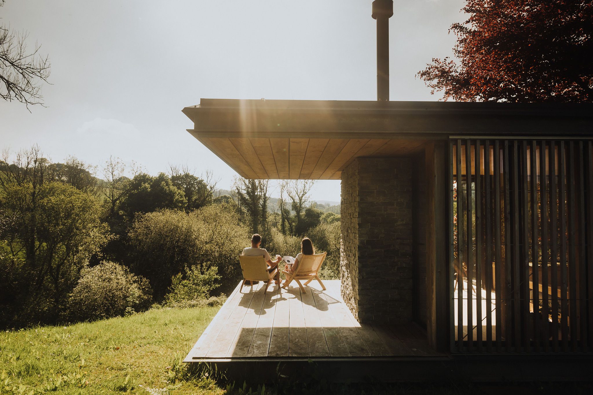 cantilevered-sedum-roof-cabin-exterior (3)
